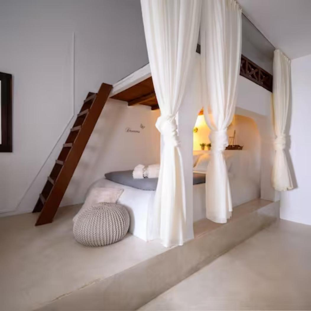 On An Island Suites & Apartments - Fira Экстерьер фото