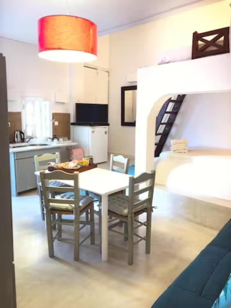 On An Island Suites & Apartments - Fira Экстерьер фото