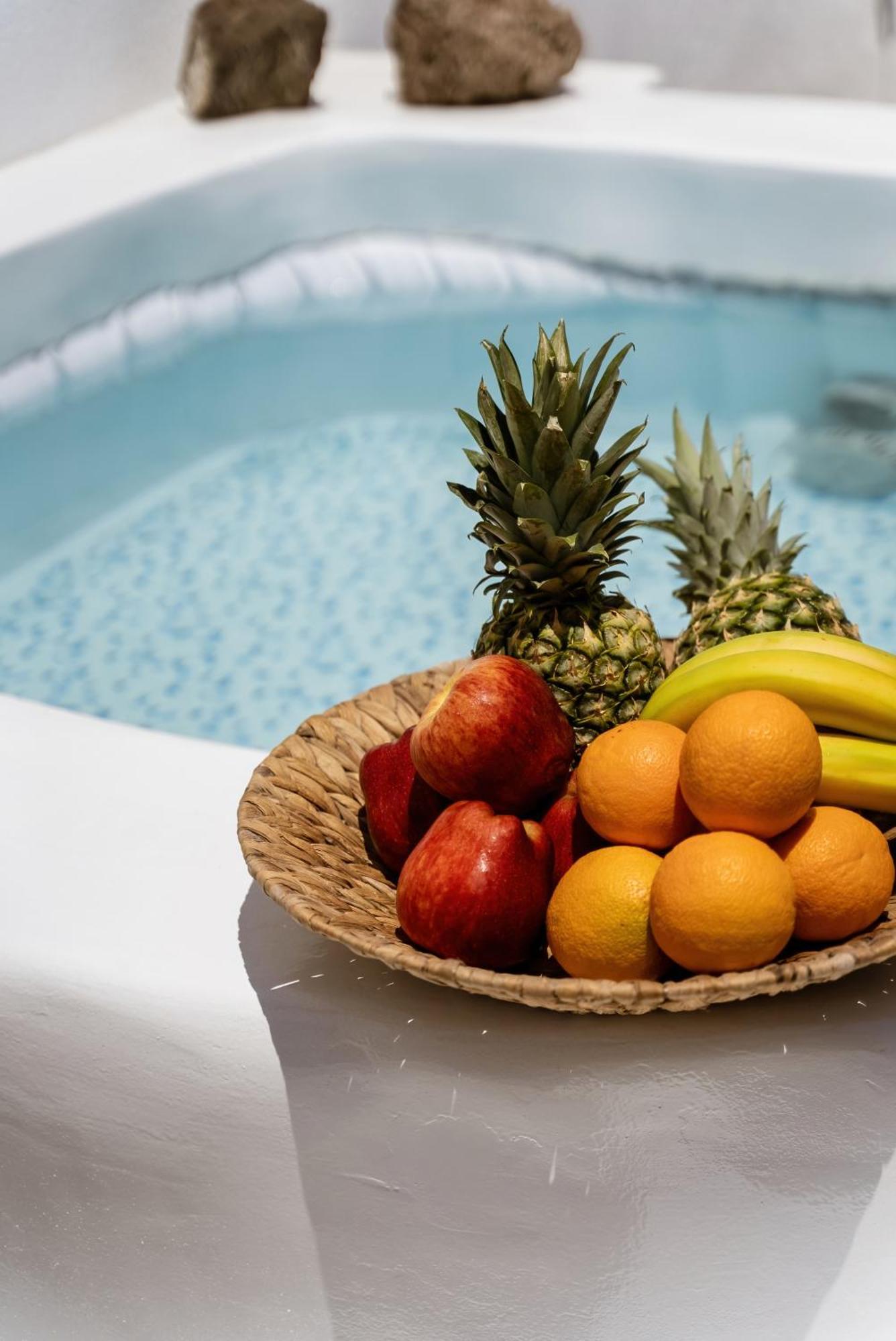 On An Island Suites & Apartments - Fira Экстерьер фото